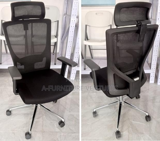 Comfortable Mesh Swivel Chair · Photo 2