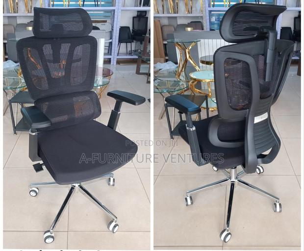 Orthopedic Swivel Mesh Chair · Photo 2