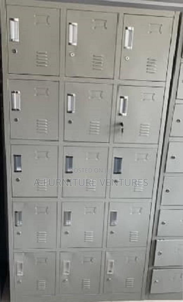 15 Door Cabinet (H180 X 90 X 35cm) · Photo 2