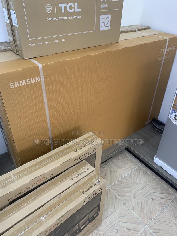 Samsung 65" Du8000 Smart Tv With Elegant Upscaling photo 2