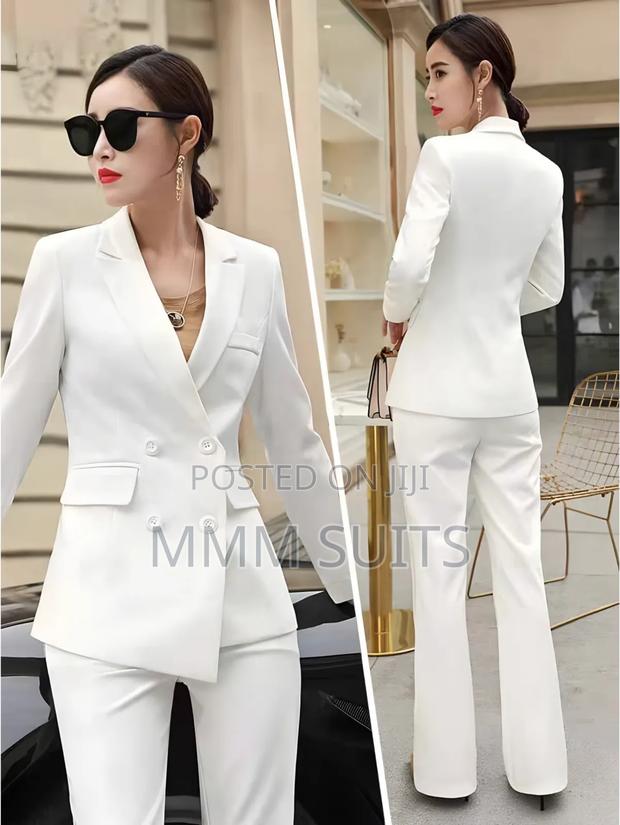 Women 2-Piece Double-Breasted Trousers Suit Suit in White.