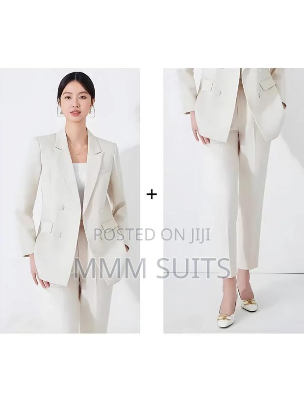 Women 2-Piece Double-Breasted Trousers Suit Suit in White.
