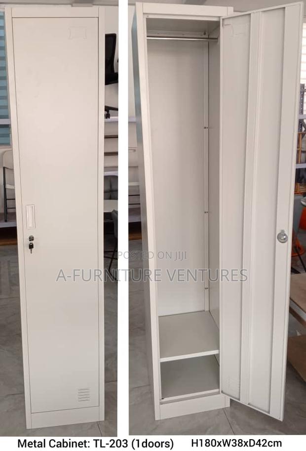Single Door Wardrobe Cabinet · Photo 2