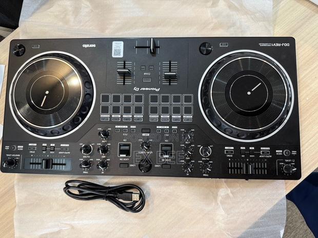 Pioneer Dj DDJ-Rev1 Controller for Serato Dj · Photo 4