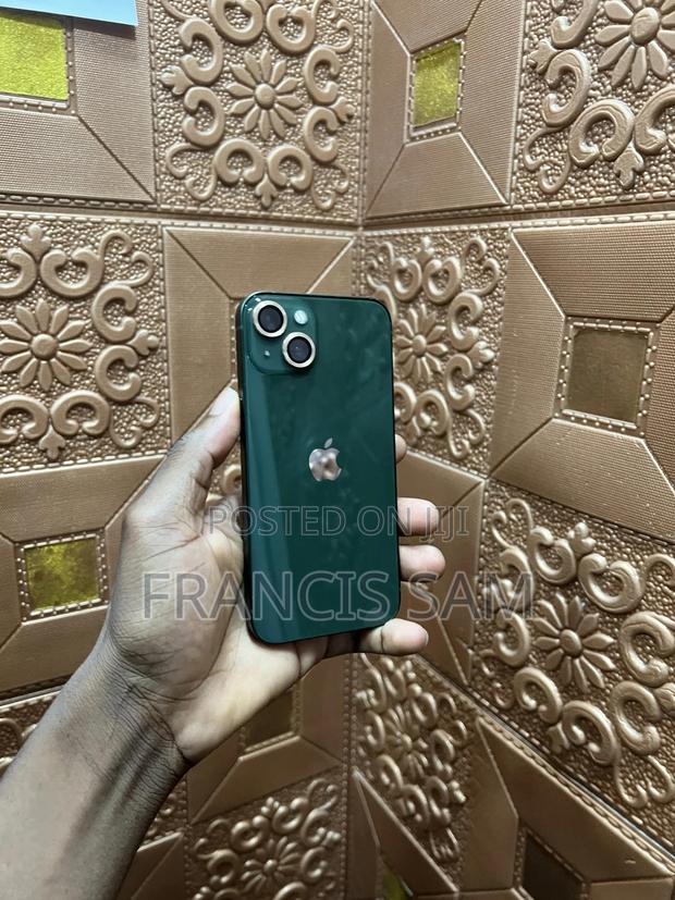 Apple iPhone 13 128 GB Green · Photo 3