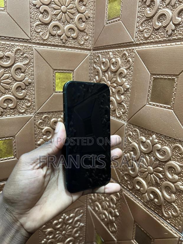 Apple iPhone 13 128 GB Green · Photo 1