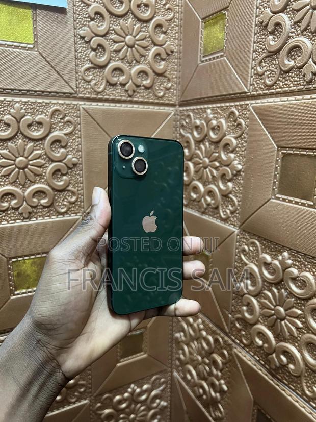 Apple iPhone 13 128 GB Green · Photo 2