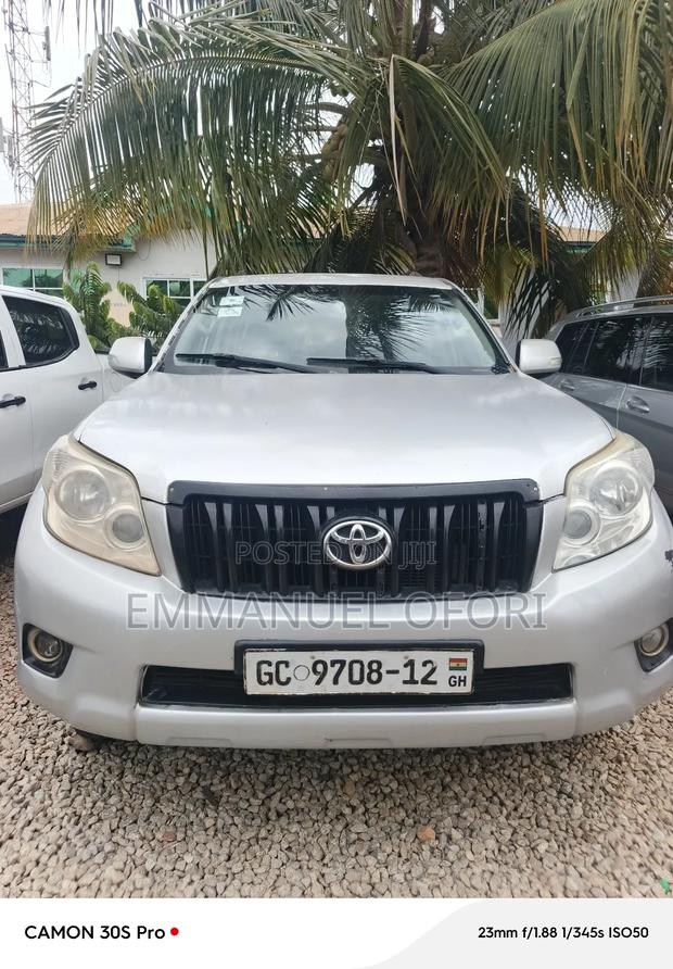 Toyota Land Cruiser Prado 2010 Silver