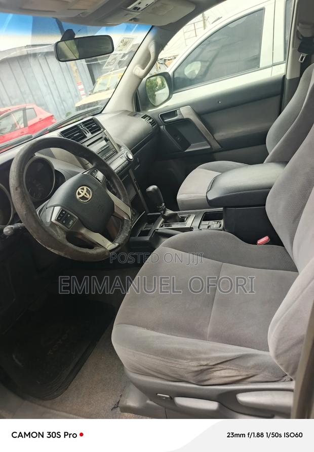 Toyota Land Cruiser Prado 2010 Silver