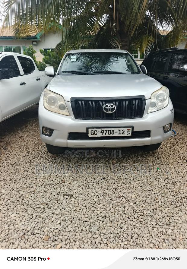 Toyota Land Cruiser Prado 2010 Silver