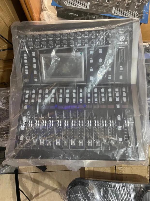 Topp Pro Dm24.8 Digital Mixer With an LCD Touch Screen. · Photo 2