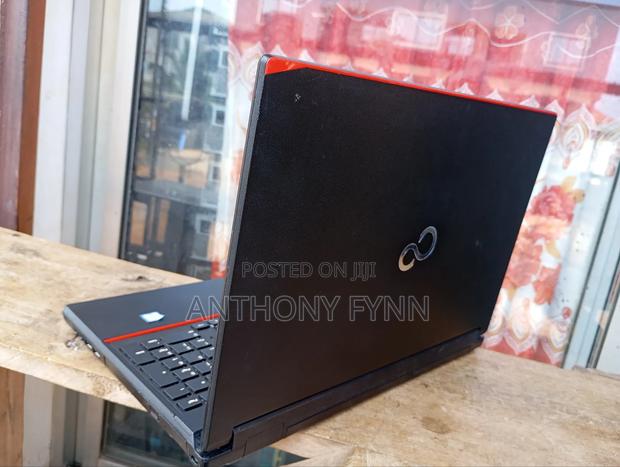 Laptop Fujitsu Lifebook E556 8GB Intel Core i3 SSD 256GB · Photo 1