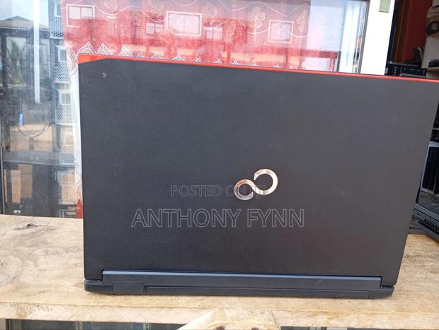 Laptop Fujitsu Lifebook E556 8GB Intel Core i3 SSD 256GB · Photo 2
