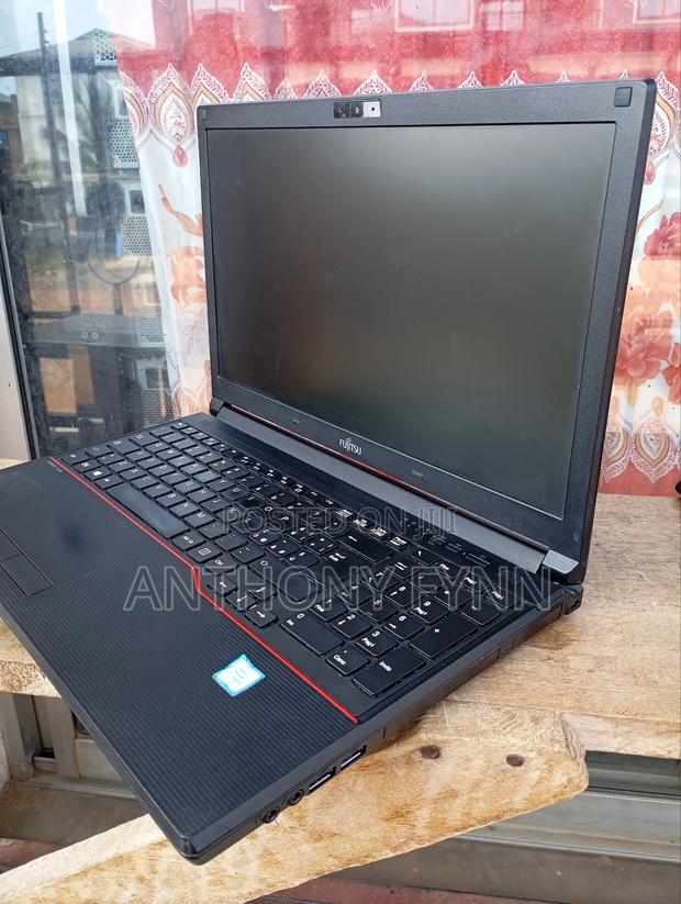 Laptop Fujitsu Lifebook E556 8GB Intel Core i3 SSD 256GB · Photo 3
