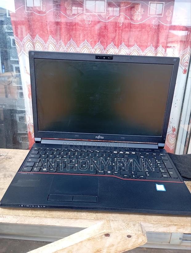Laptop Fujitsu Lifebook E556 8GB Intel Core i3 SSD 256GB · Photo 4