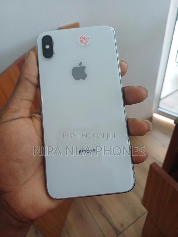 Apple iPhone XS Max 64 GB Silver · Photo 2