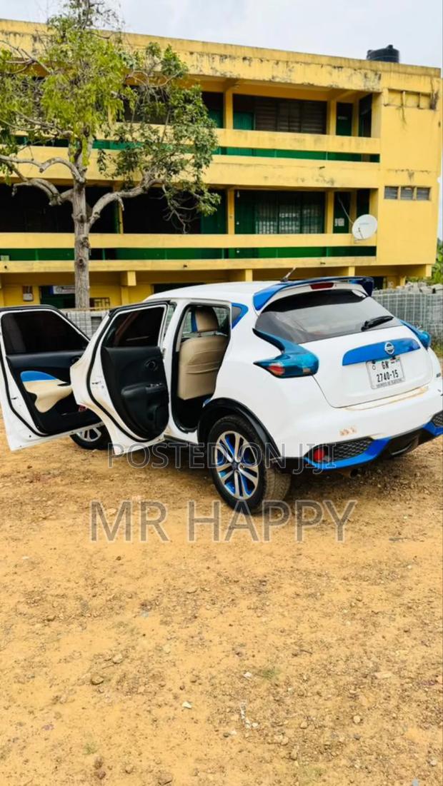 Nissan Juke 2015 White photo 13