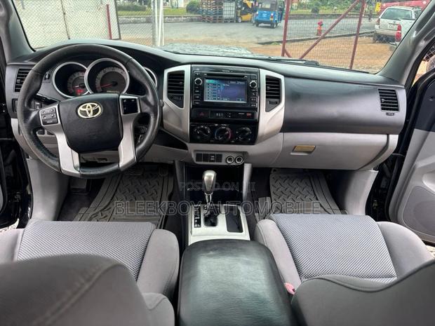 Toyota Tacoma 2013 Black photo 5