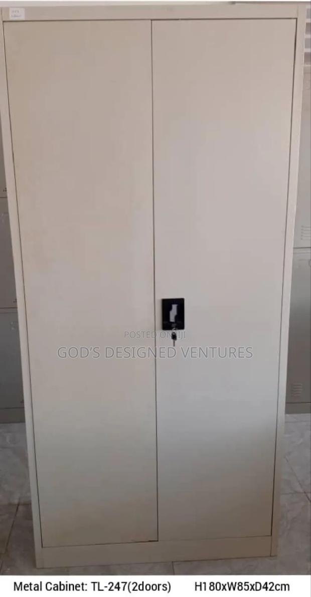Well Polished Double Door Cabinet · Photo 3