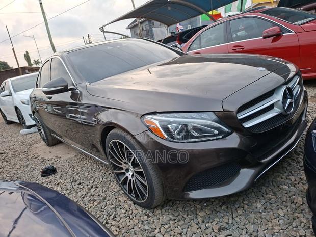 Mercedes-Benz C300 Luxury 4matic Sedan AWD (2.0L 4cyl 7A) 2017 Brown