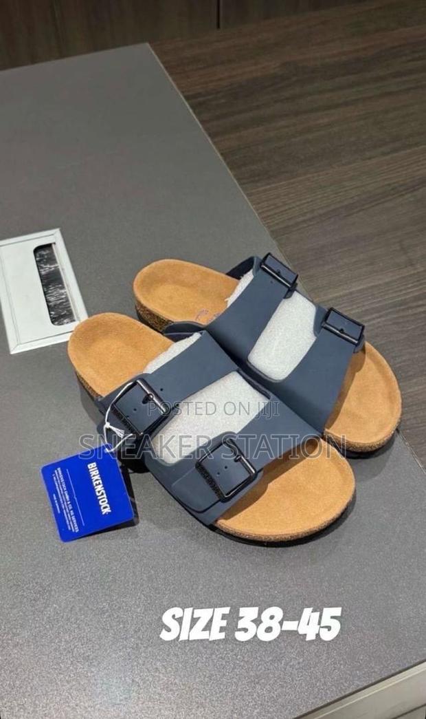 Birkenstock Arizona Slides · Photo 3