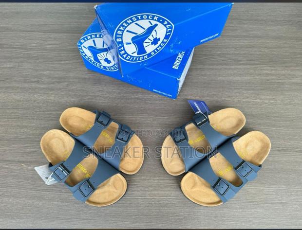 Birkenstock Arizona Slides · Photo 4