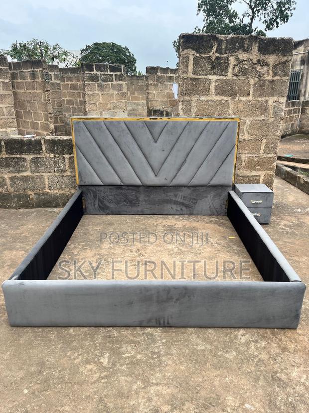 Opulence Queen-size Bed Frame With 1 Side Drawer photo 4