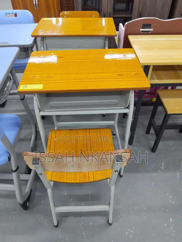 Leaning Table and Chair · Photo 4