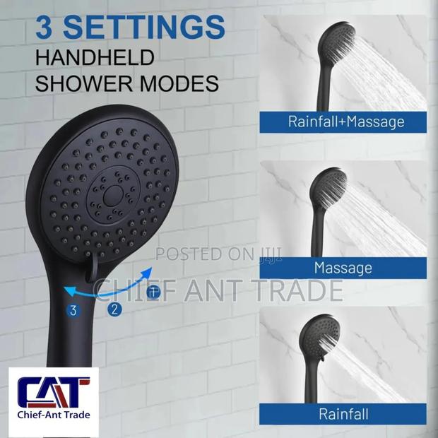 Round Shower Mike Hot and Cold · Photo 2