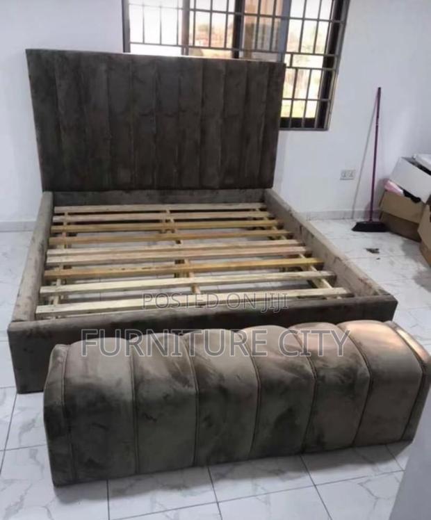 Onyx Living Queen Size and Ottoman