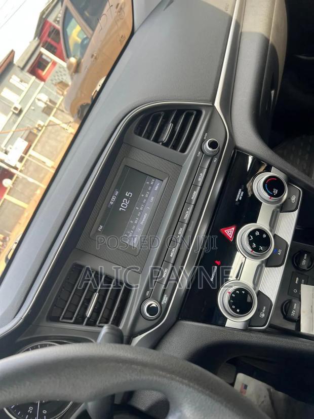 Hyundai Elantra SE 2019 Silver