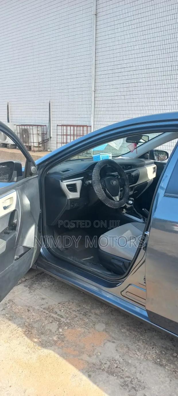 Toyota Corolla LE 4dr Sedan (1.8L 4cyl CVT) 2016 Gray photo 4
