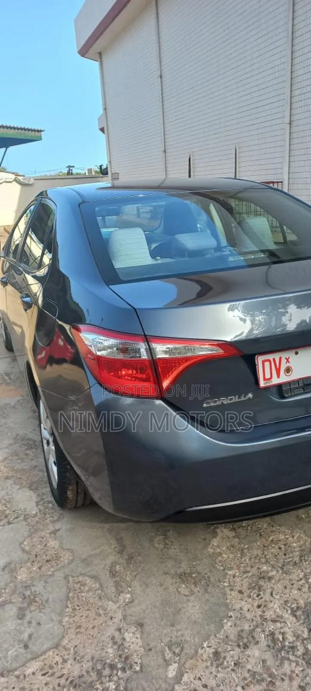 Toyota Corolla LE 4dr Sedan (1.8L 4cyl CVT) 2016 Gray photo 5