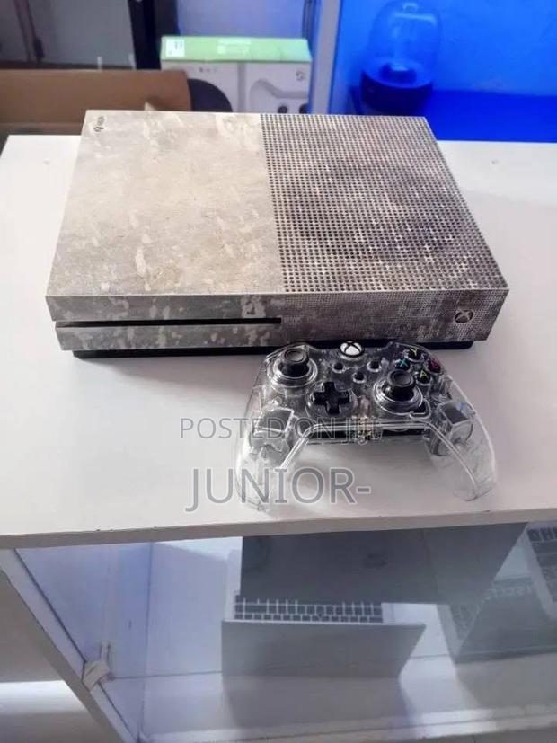 Xbox One S With Games 1 Pad · Photo 4