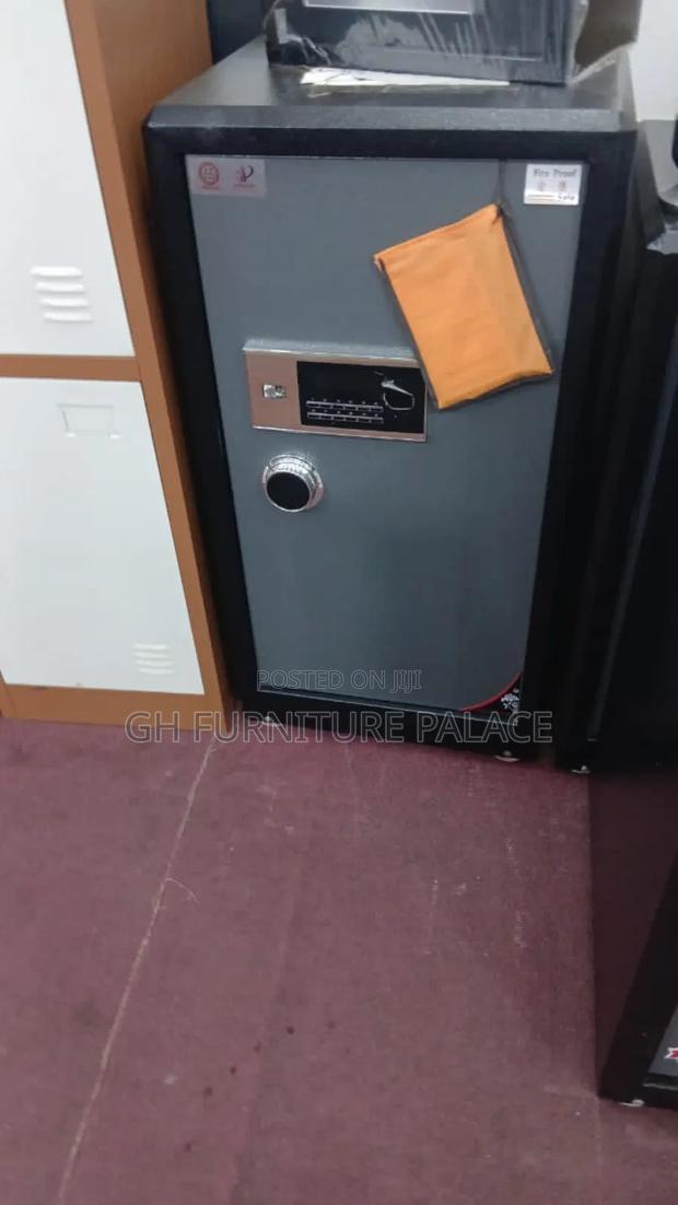 Fire Proof Money Safe · Photo 3