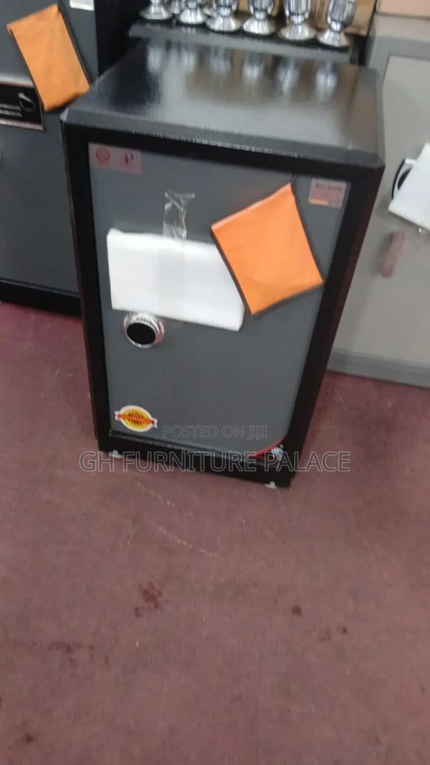 Fire Proof Money Safe · Photo 4