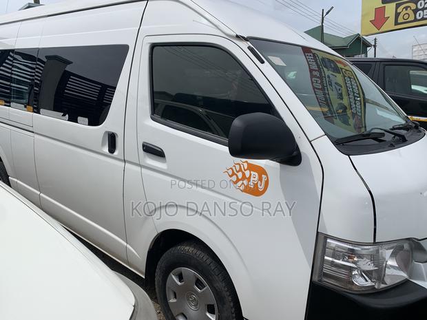 Toyota HiAce 2016 White photo 2