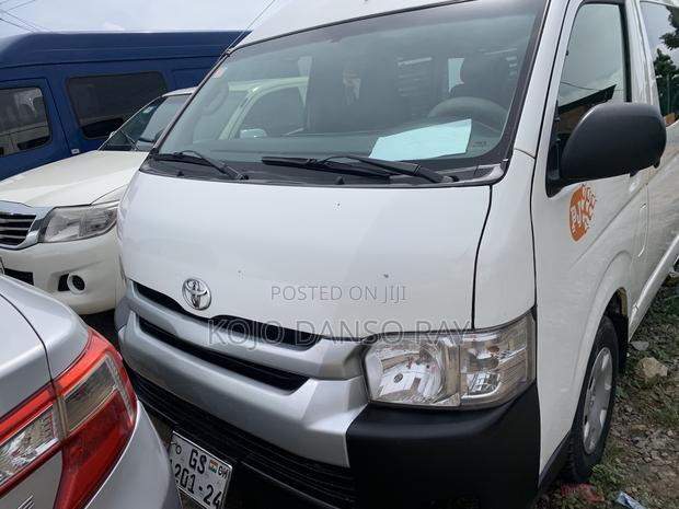 Toyota HiAce 2016 White photo 6