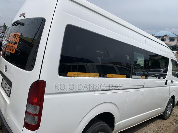 Toyota HiAce 2016 White photo 5