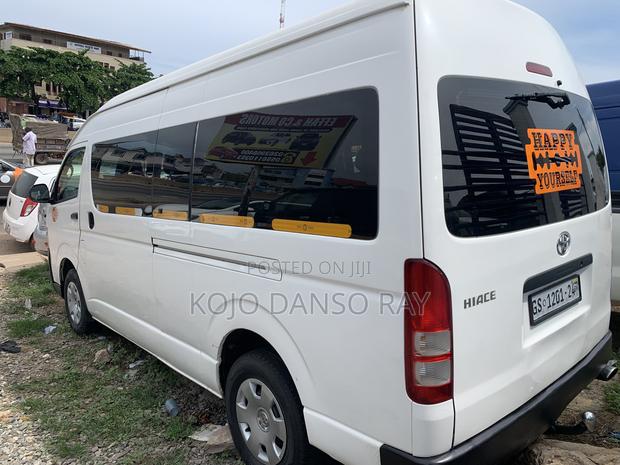 Toyota HiAce 2016 White photo 3
