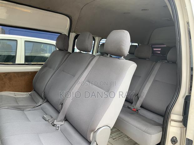 Toyota HiAce 2016 White photo 9