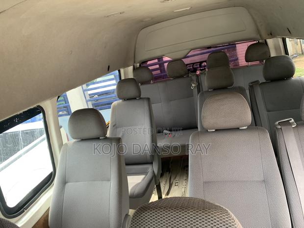 Toyota HiAce 2016 White photo 11
