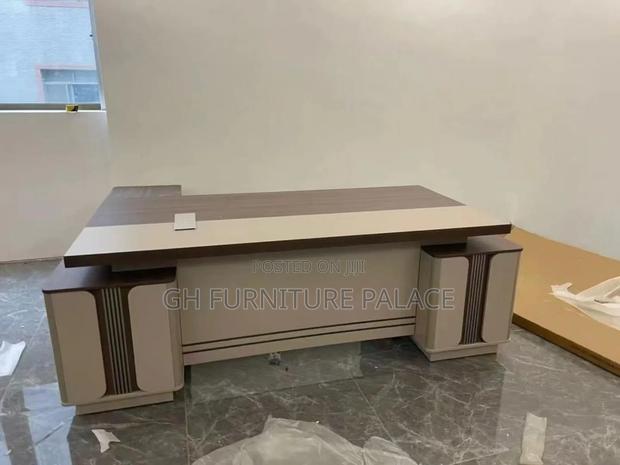 Executive Table For Sale · Photo 2