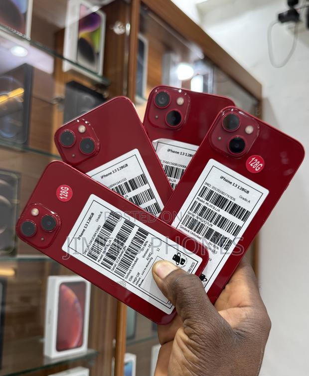 Apple iPhone 13 128 GB Red photo 2