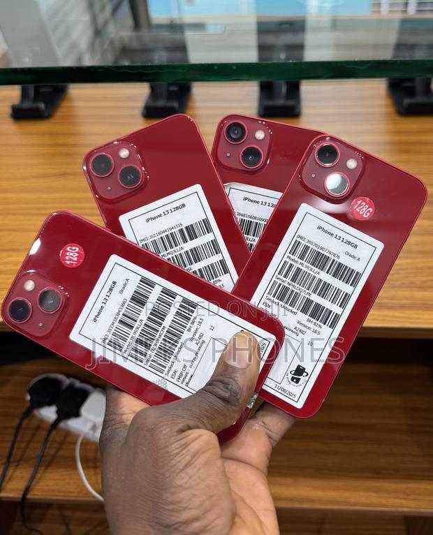 Apple iPhone 13 128 GB Red photo 2
