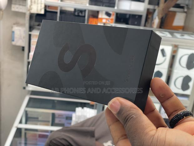 New Samsung Galaxy S22 5G 128 GB Black · Photo 2