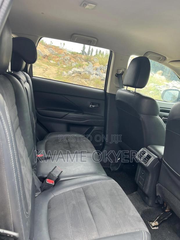 Mitsubishi Outlander SE FWD 2019 Gray