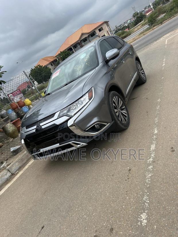 Mitsubishi Outlander SE FWD 2019 Gray