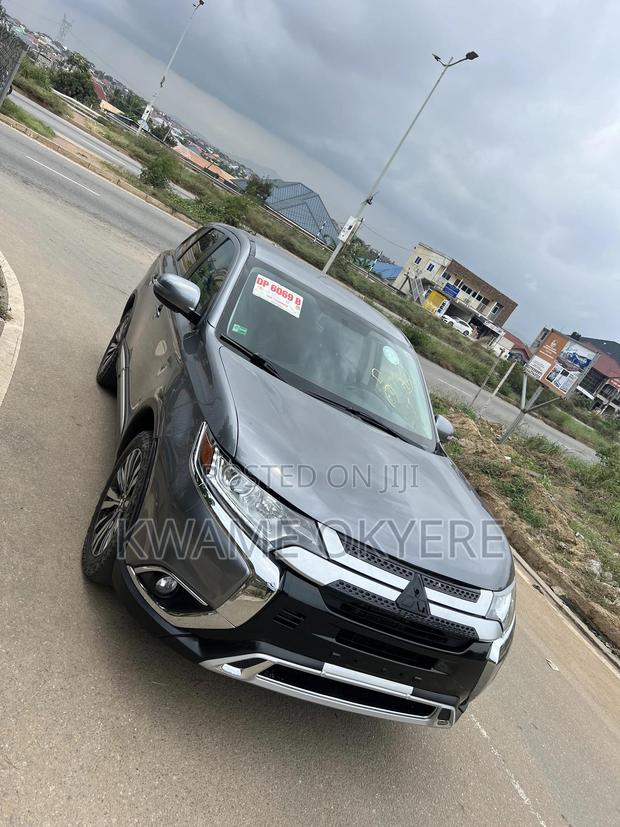 Mitsubishi Outlander SE FWD 2019 Gray