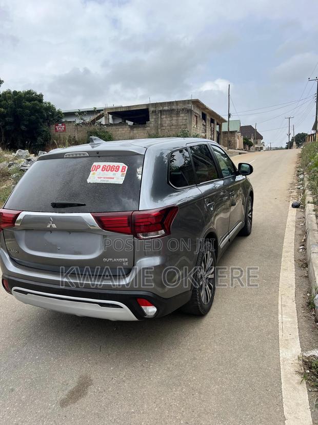Mitsubishi Outlander SE FWD 2019 Gray